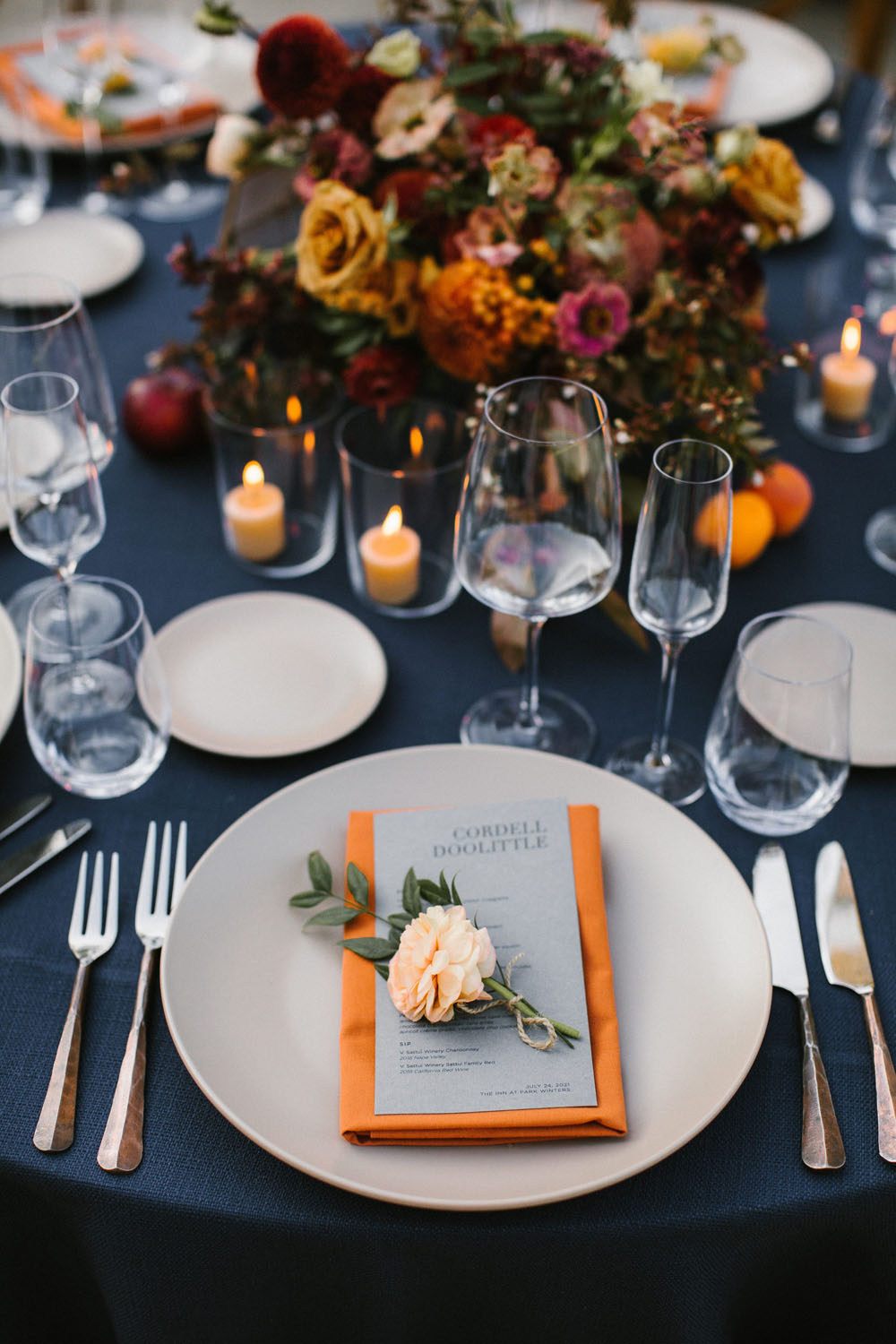 modern rustic place setting for northern california wedding