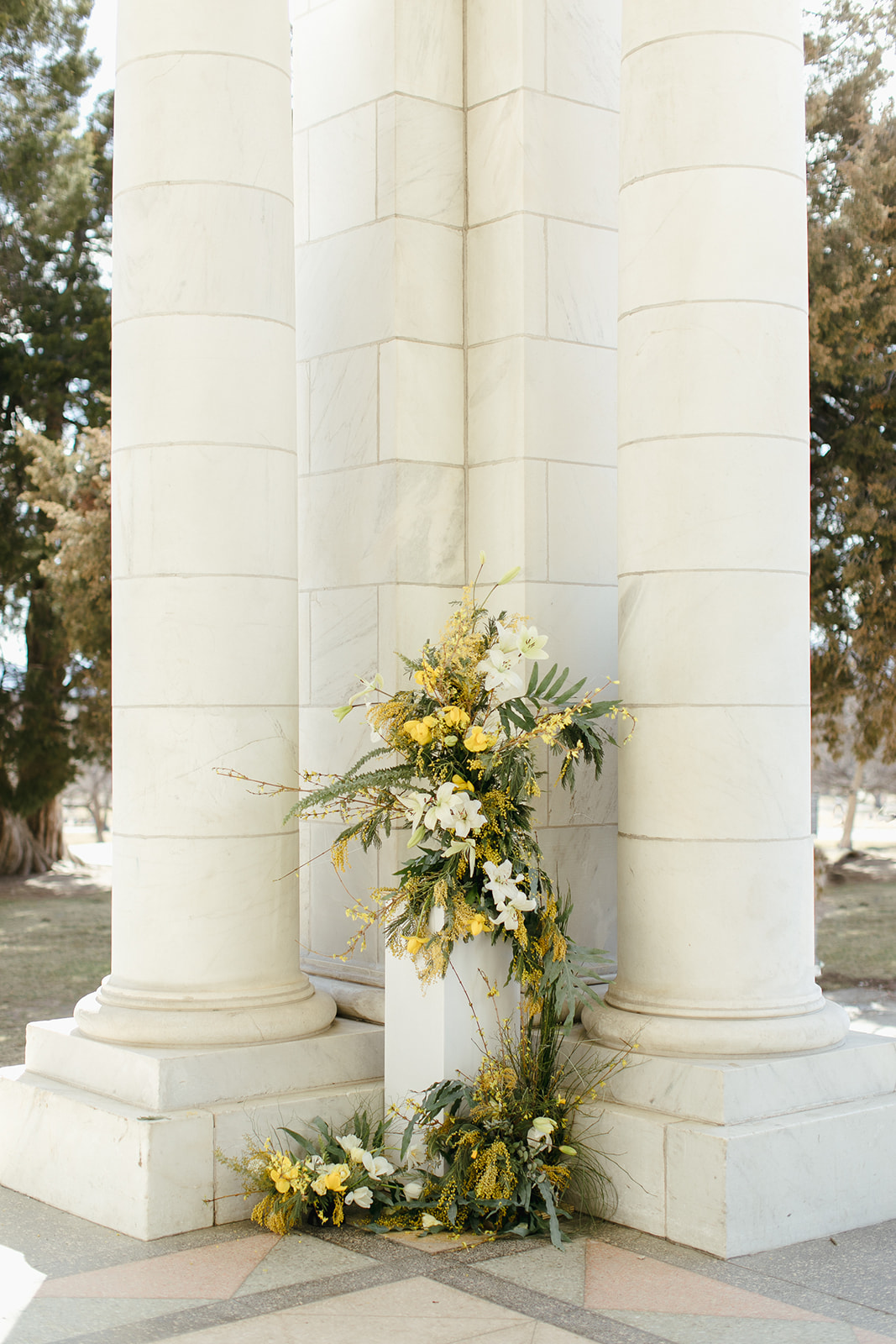 elegant yellow wedding flowers
