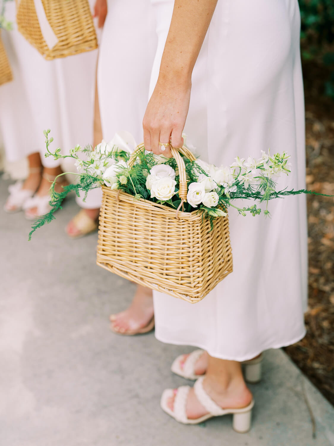 creative bridesmaid idea flower baskets
