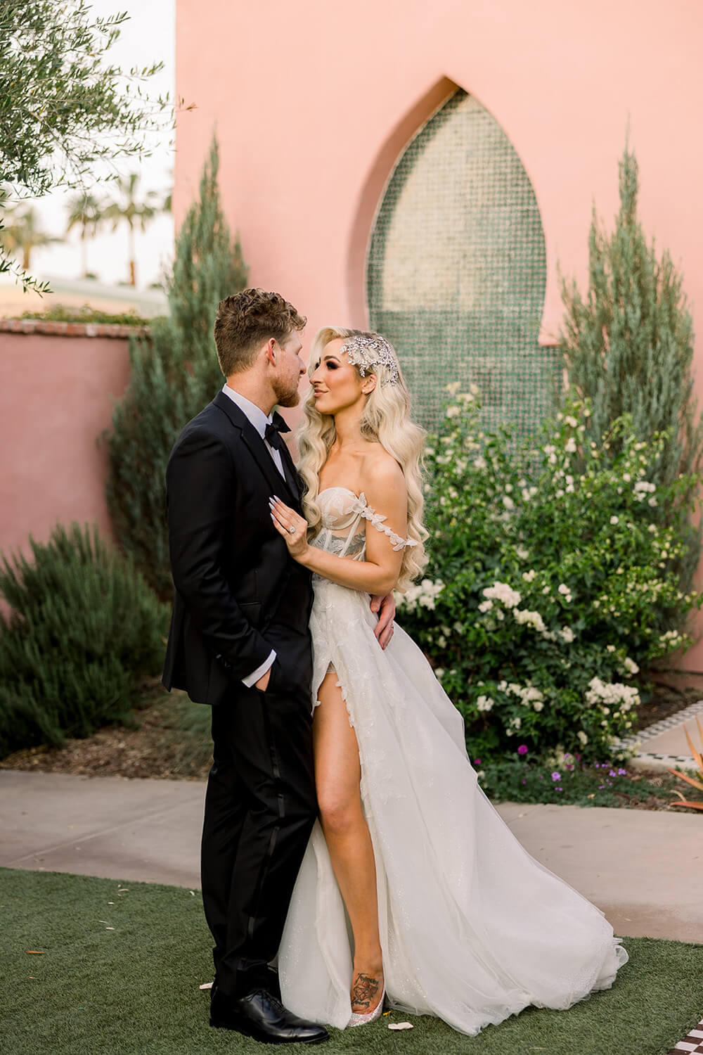 wedding portraits at The Sands Hotel in Palm Springs