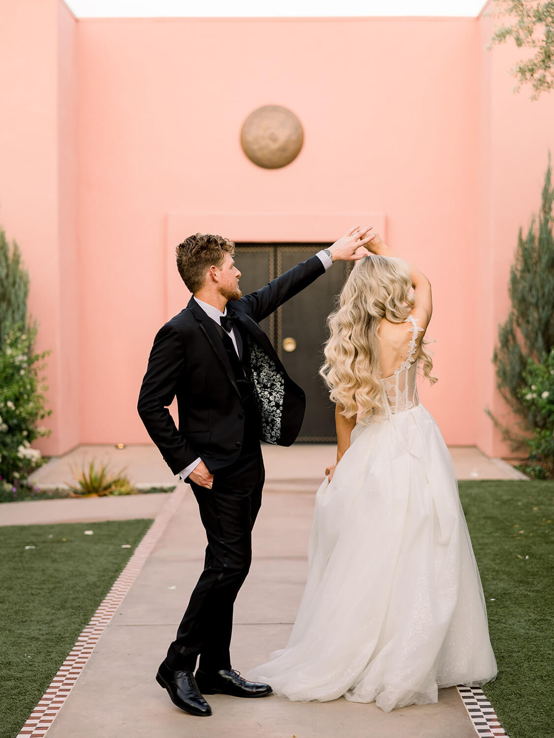 wedding portraits at The Sands Hotel in Palm Springs