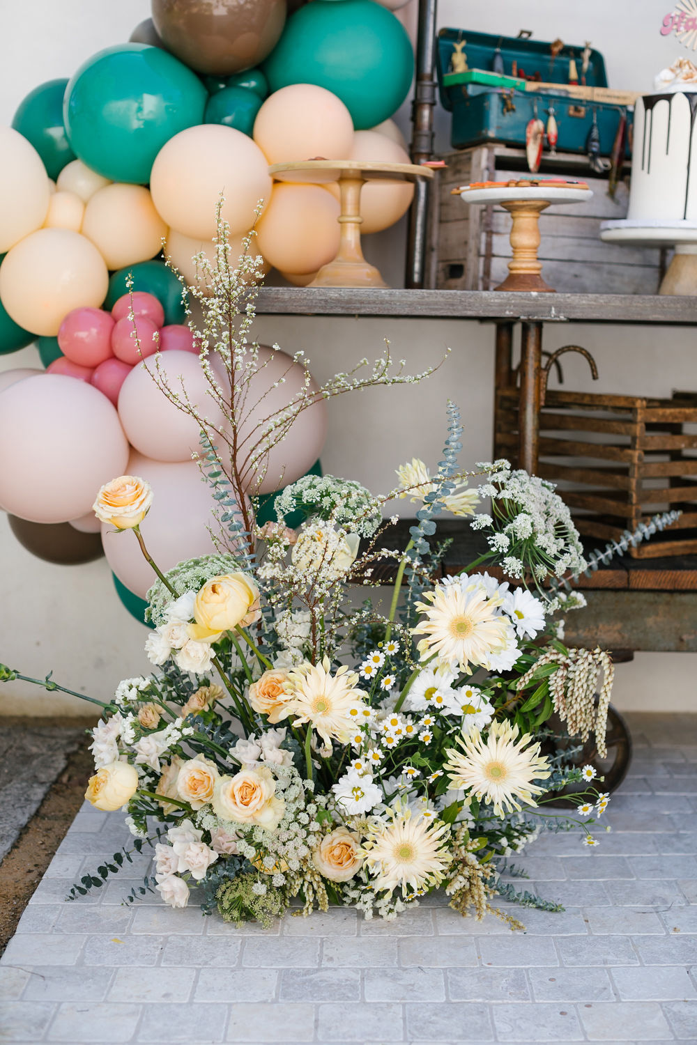 summer floral arrangements for birthday party
