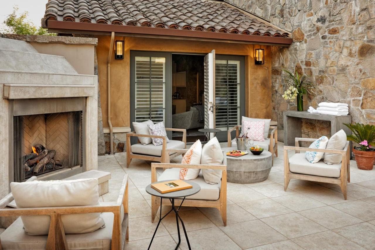 Lounge area at The Estate Yountville - California destinations