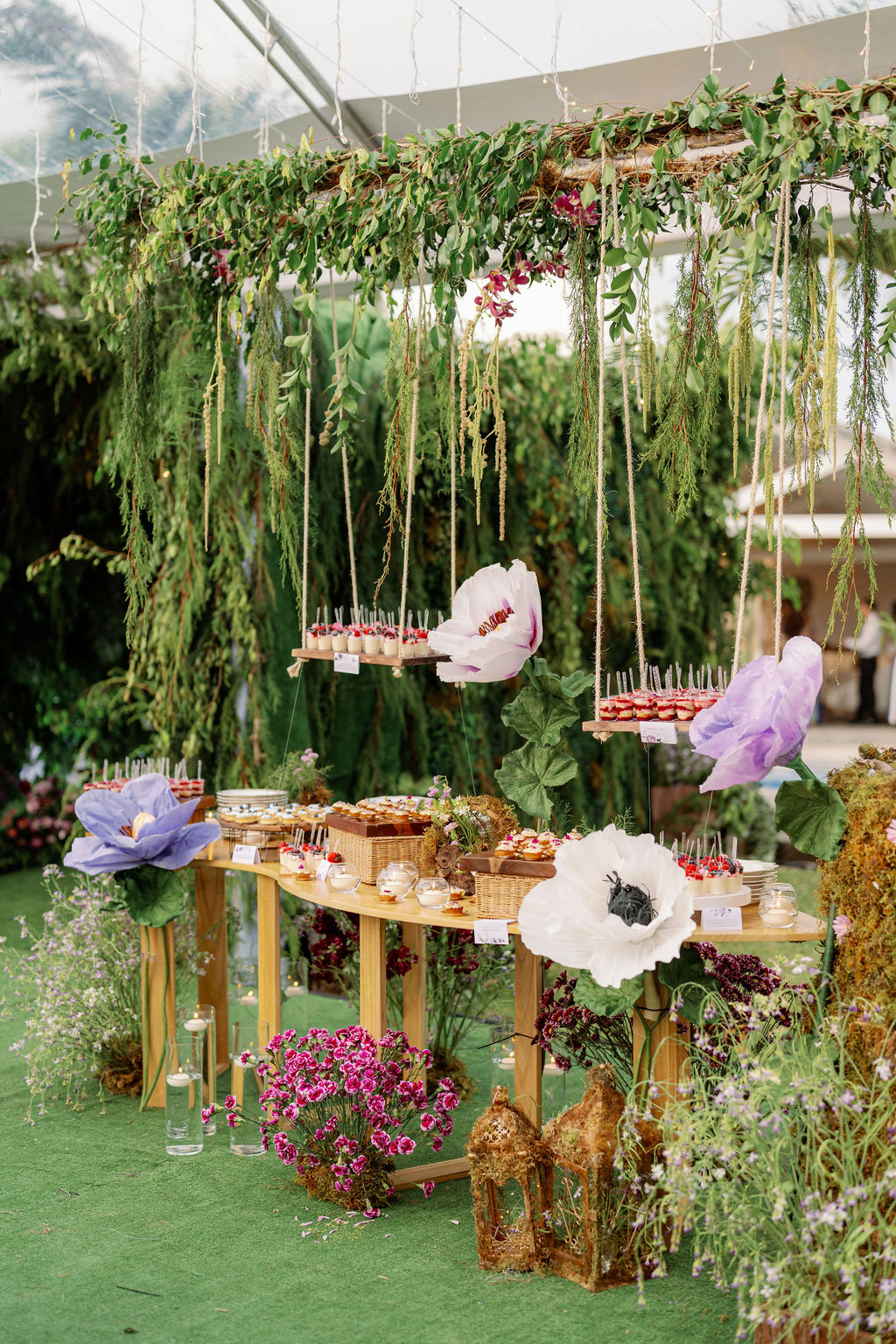 floral dessert table