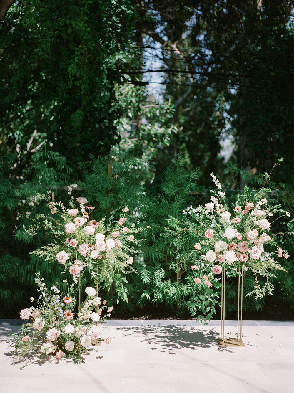 spring floral arrangements for backyard wedding ceremony