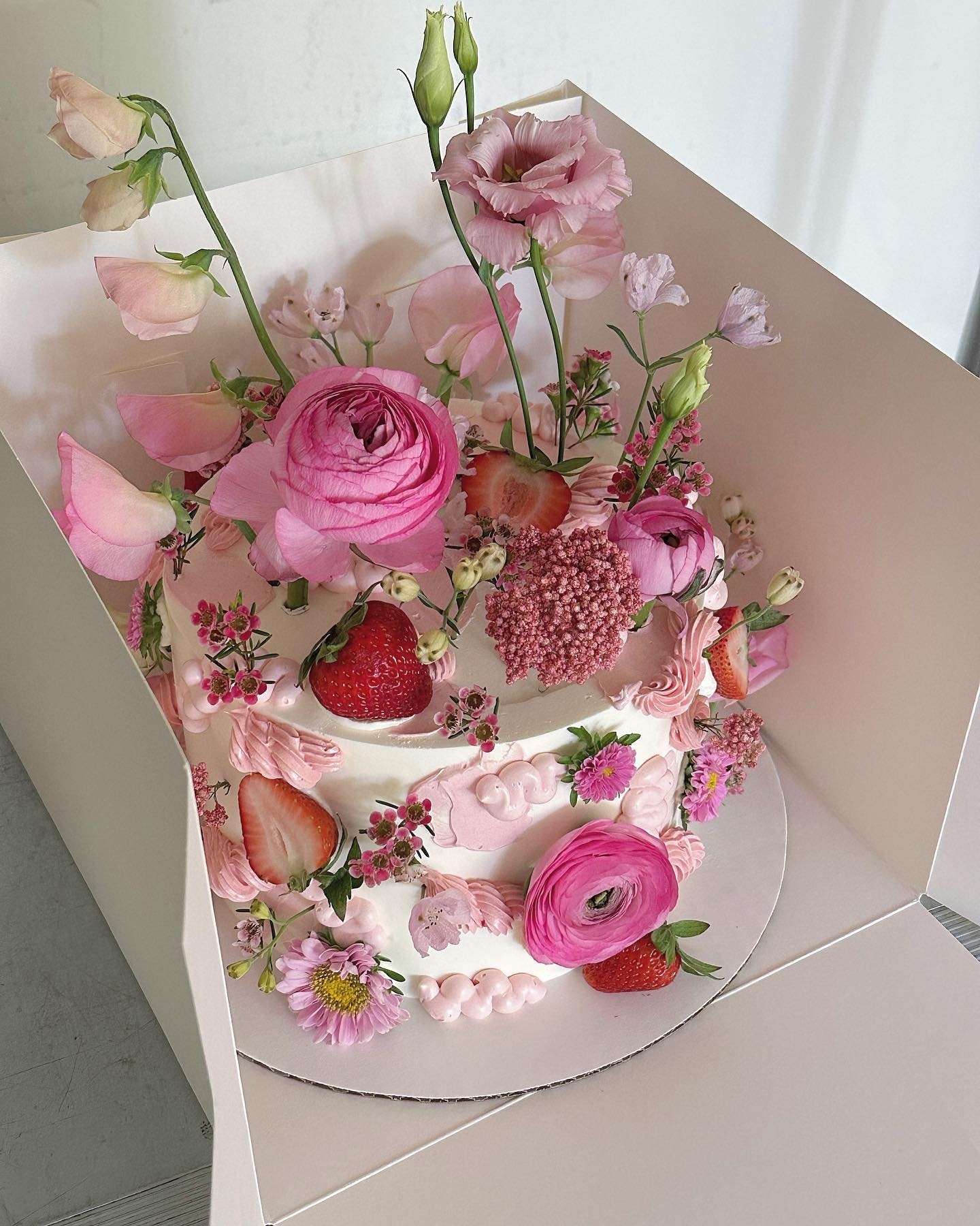 Pink floral cake by Tongtong Cake - Our most popular Instagram posts of the year