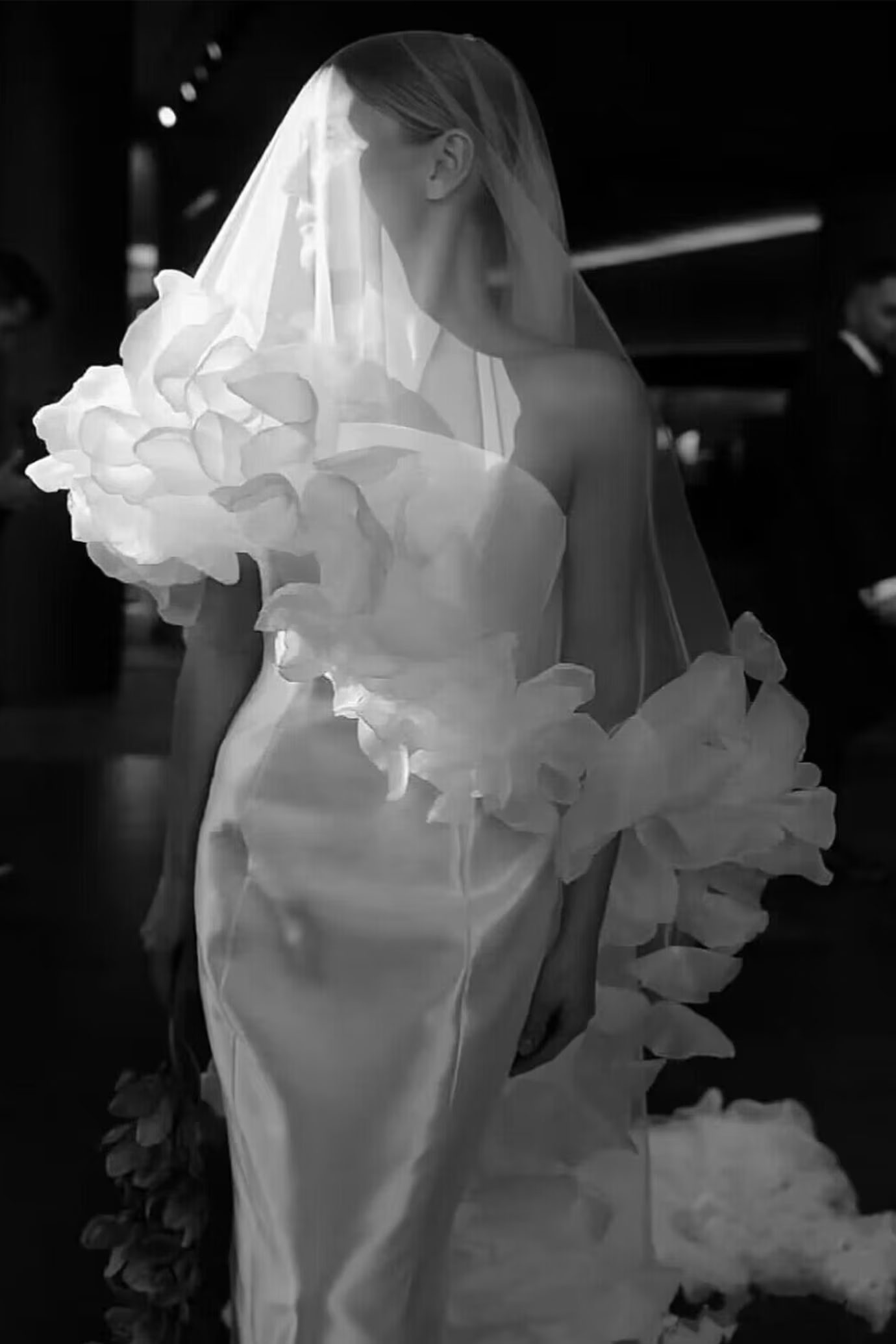 floral statement veil 2024 wedding trends