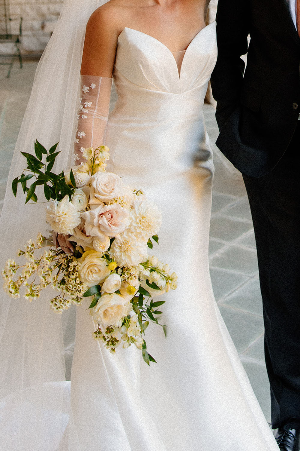 white and blush bridal bouquet