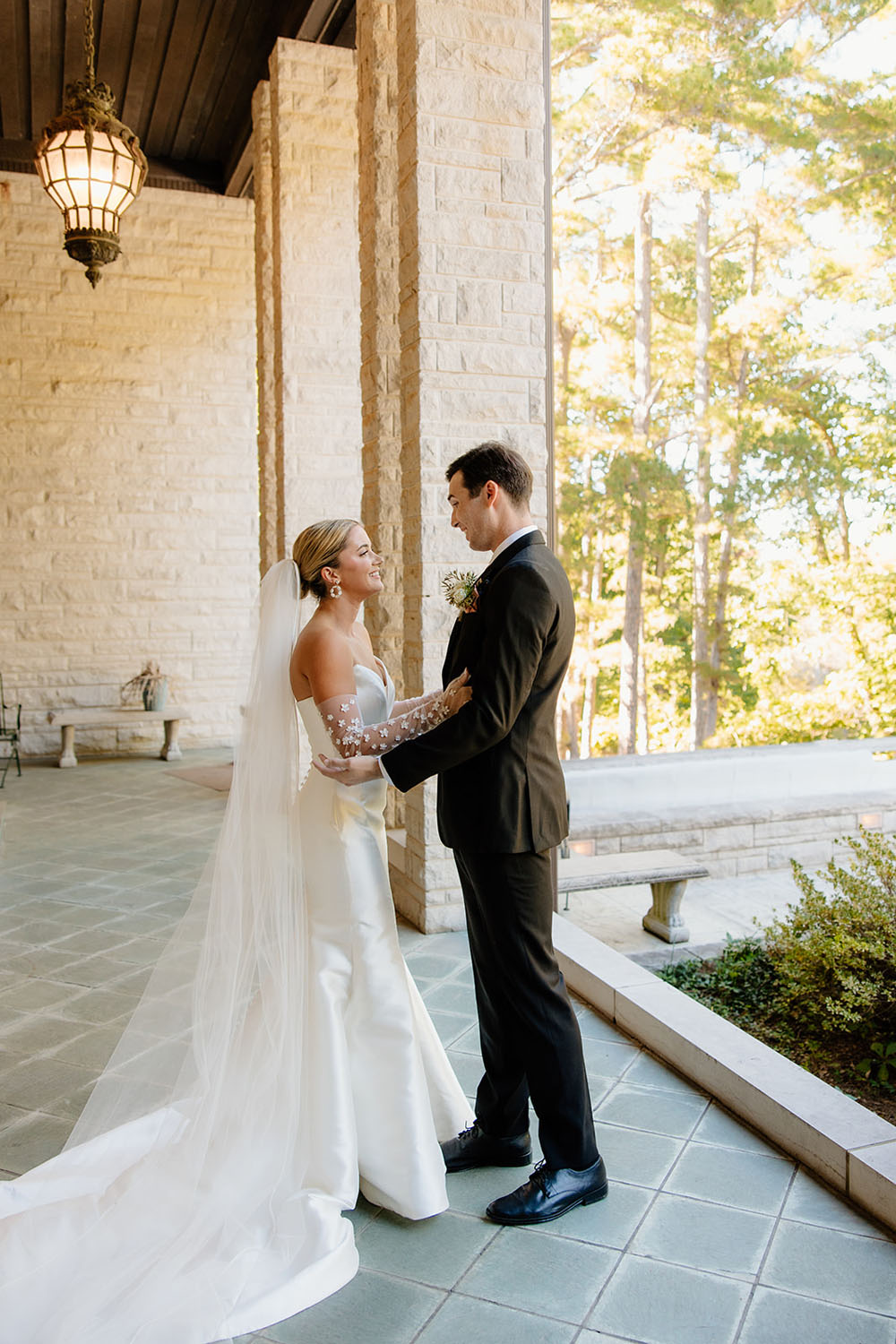 romantic first look portraits at Arkansas wedding