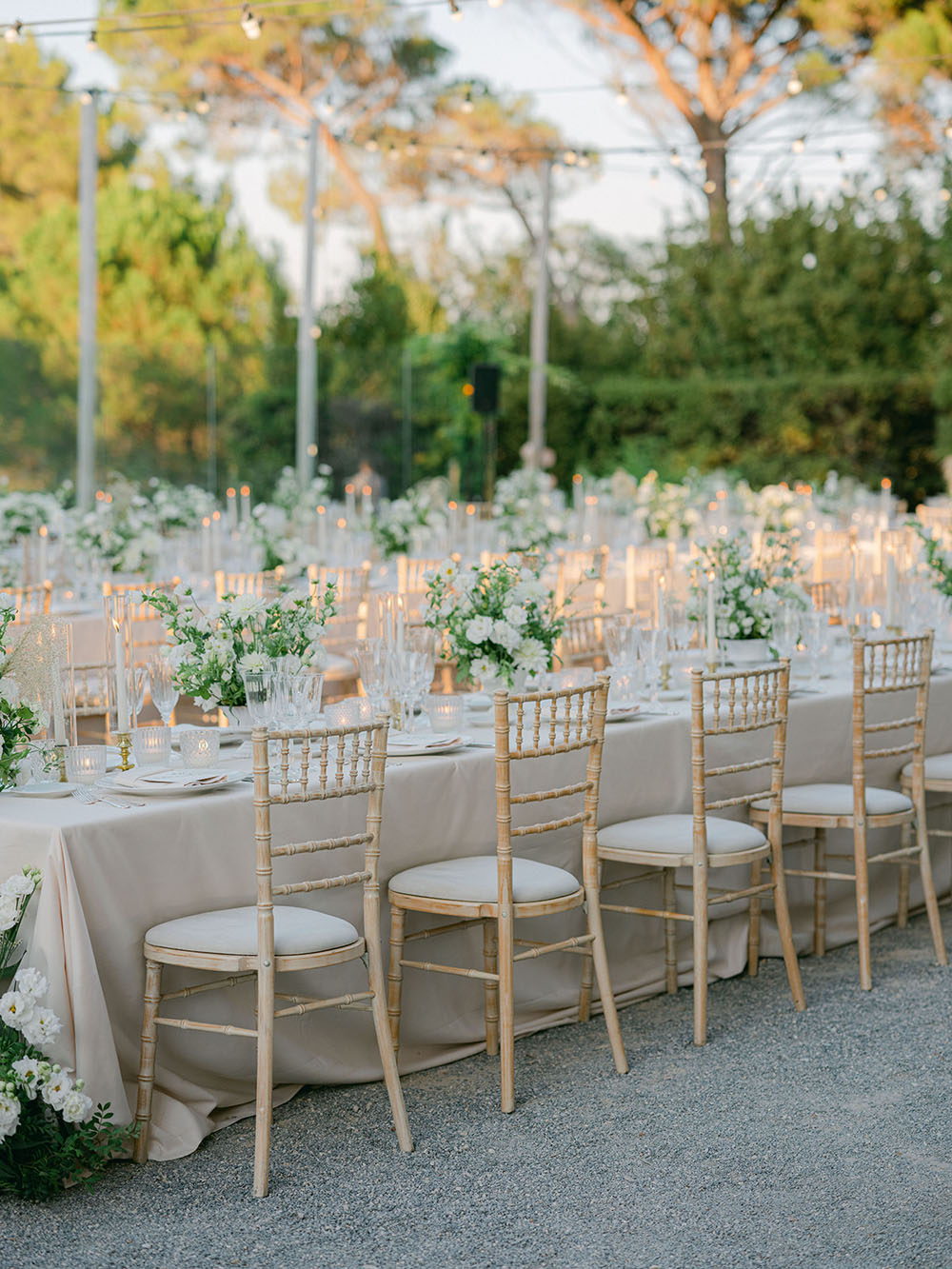 white and green wedding tablescape at Bastide du Roy