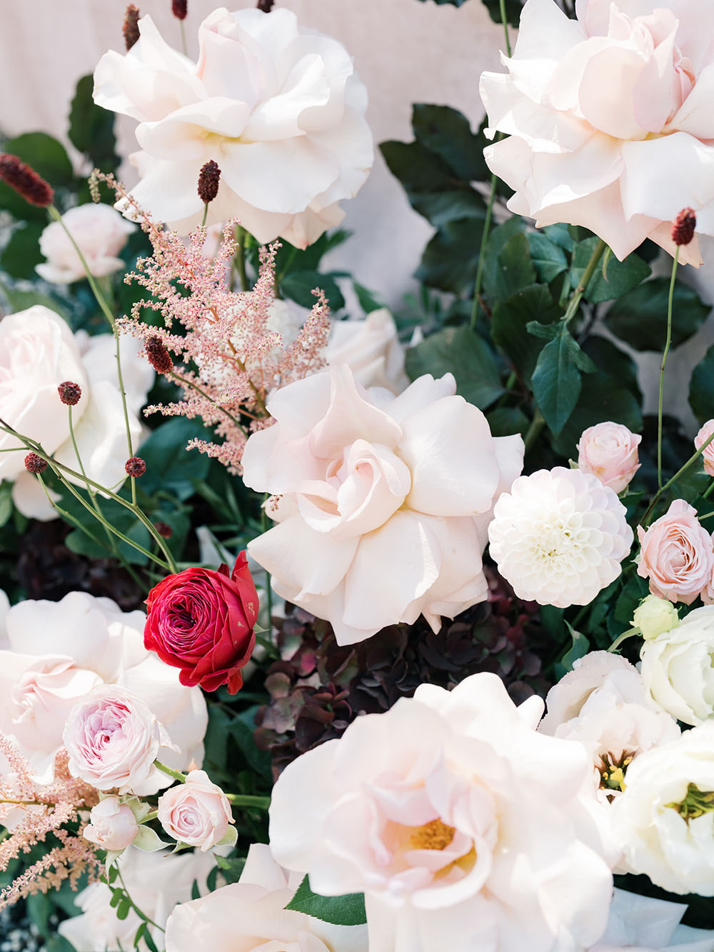 lush spring wedding flowers