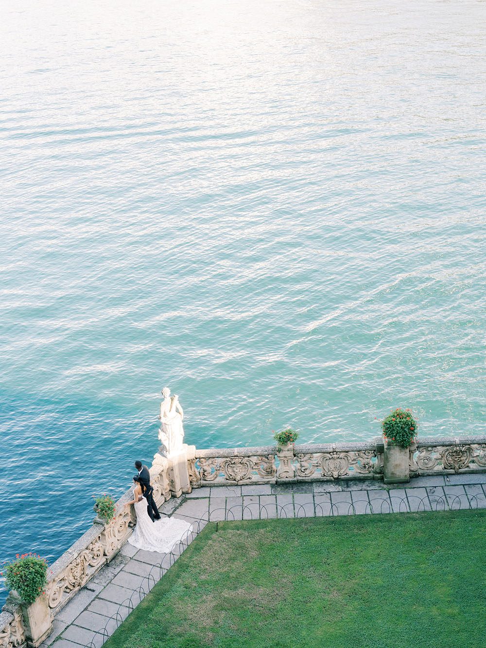 Romantic and refined Italian wedding portraits at a Lake Como villa