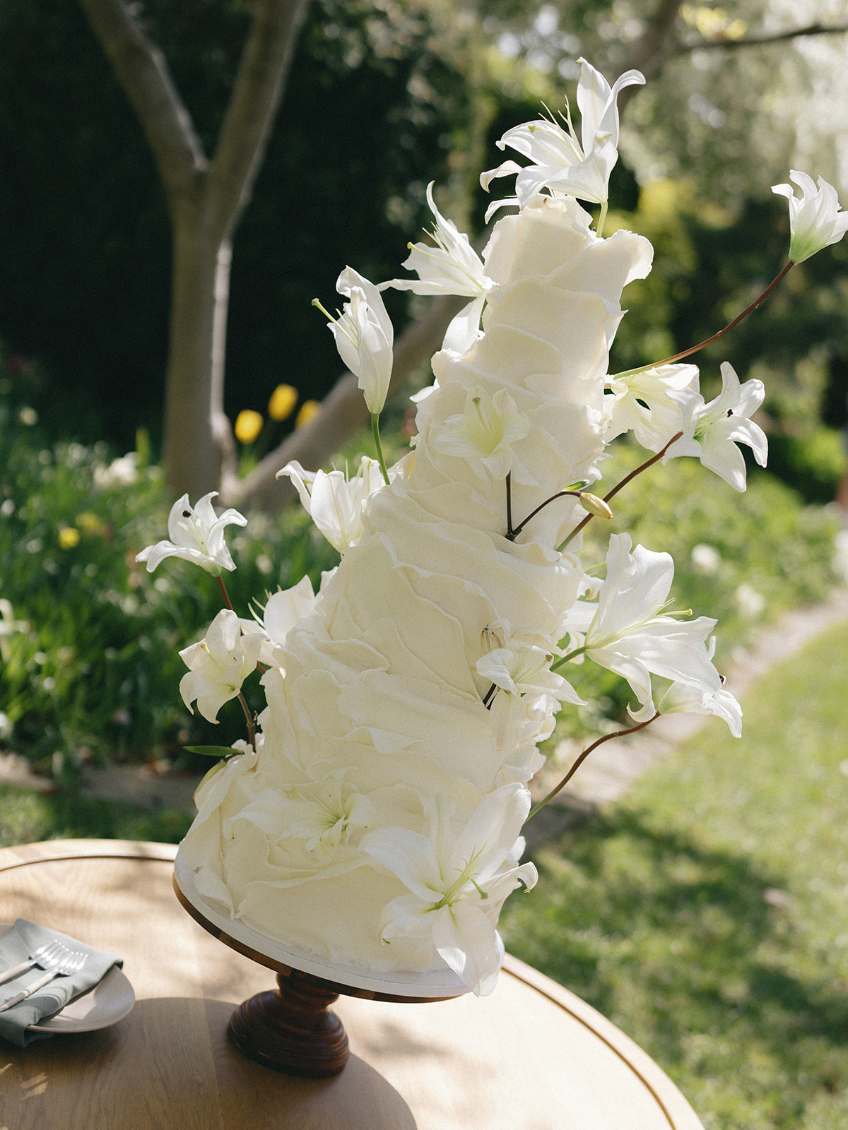 spring cake with lilies