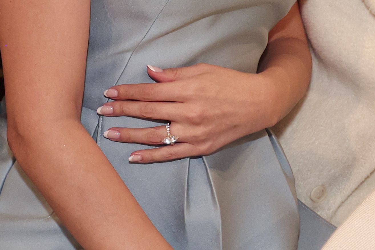 Selena Gomez enagagment ring