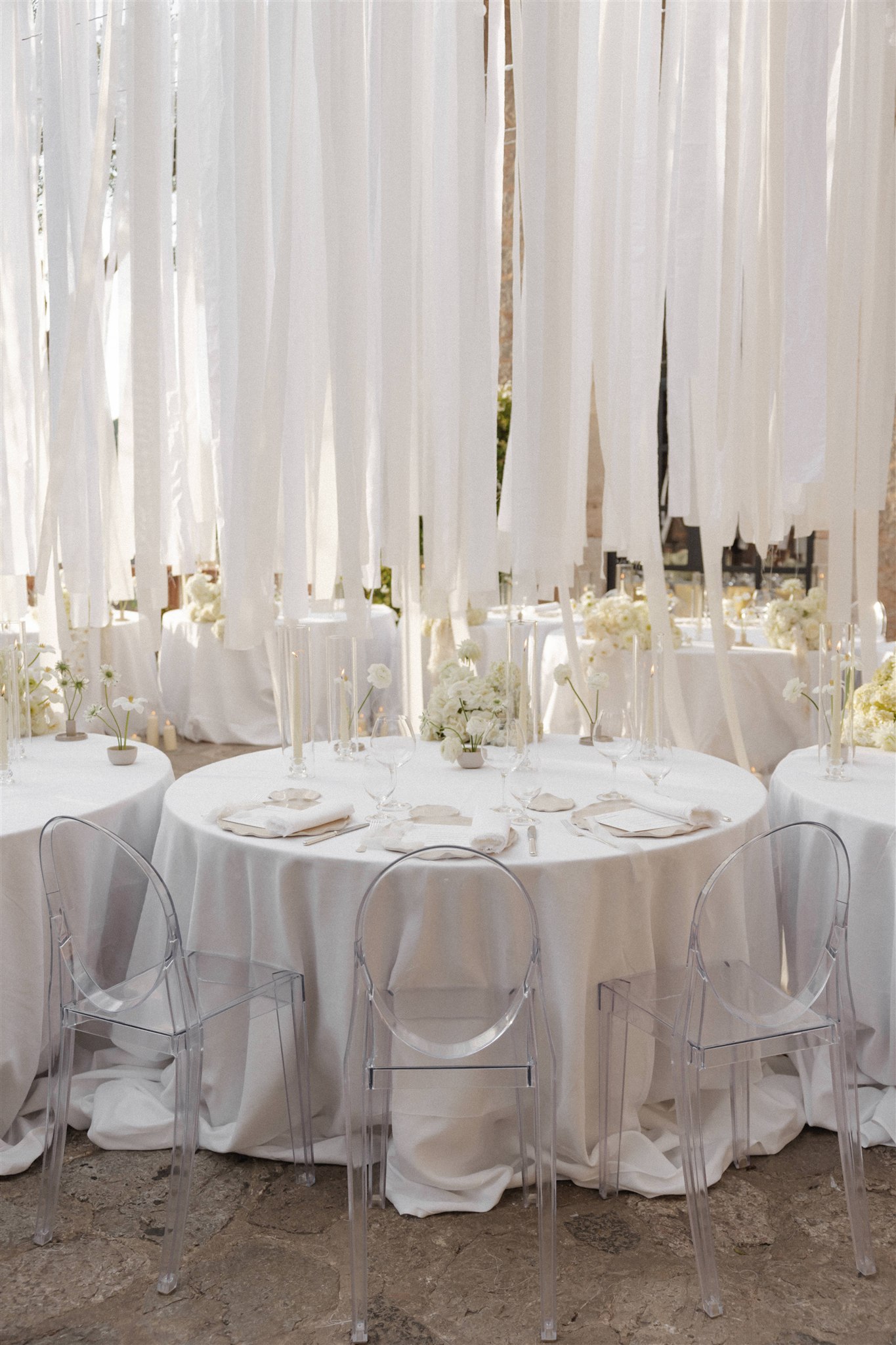 extural white linens and flowers layered to evoke Pantone’s Cloud Dancer tone