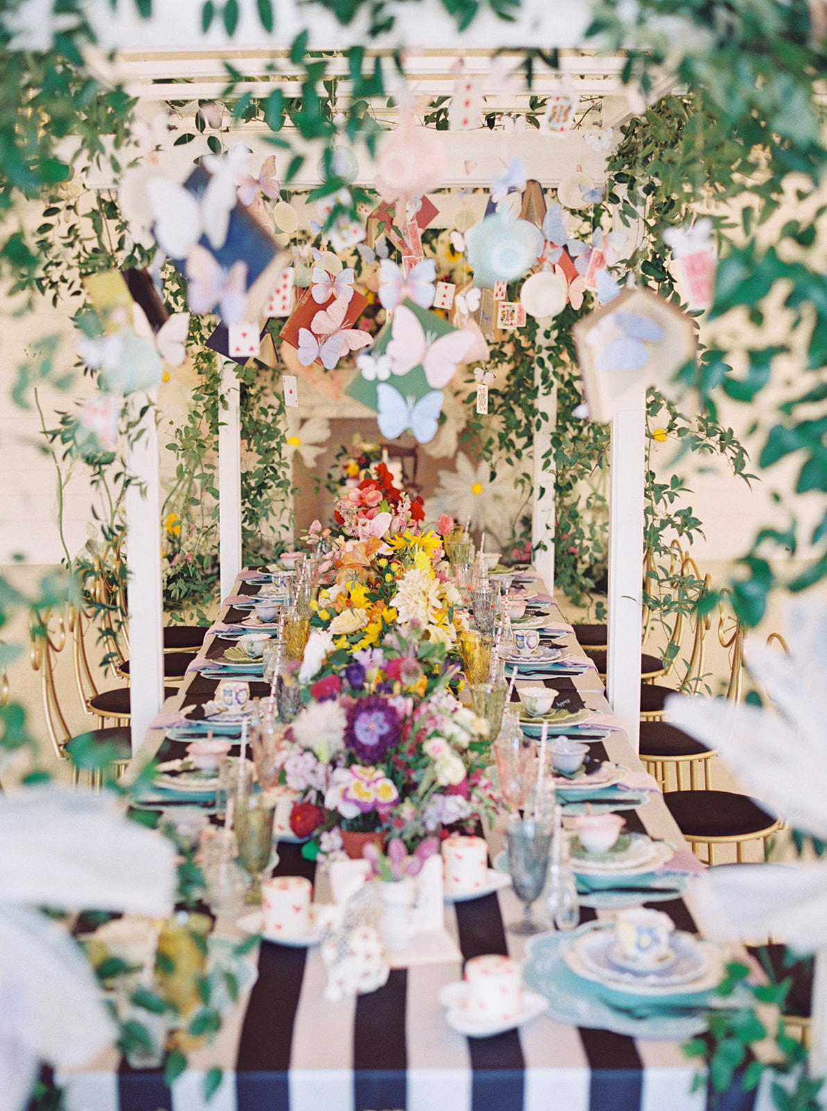 Alice in Wonderland birthday party table