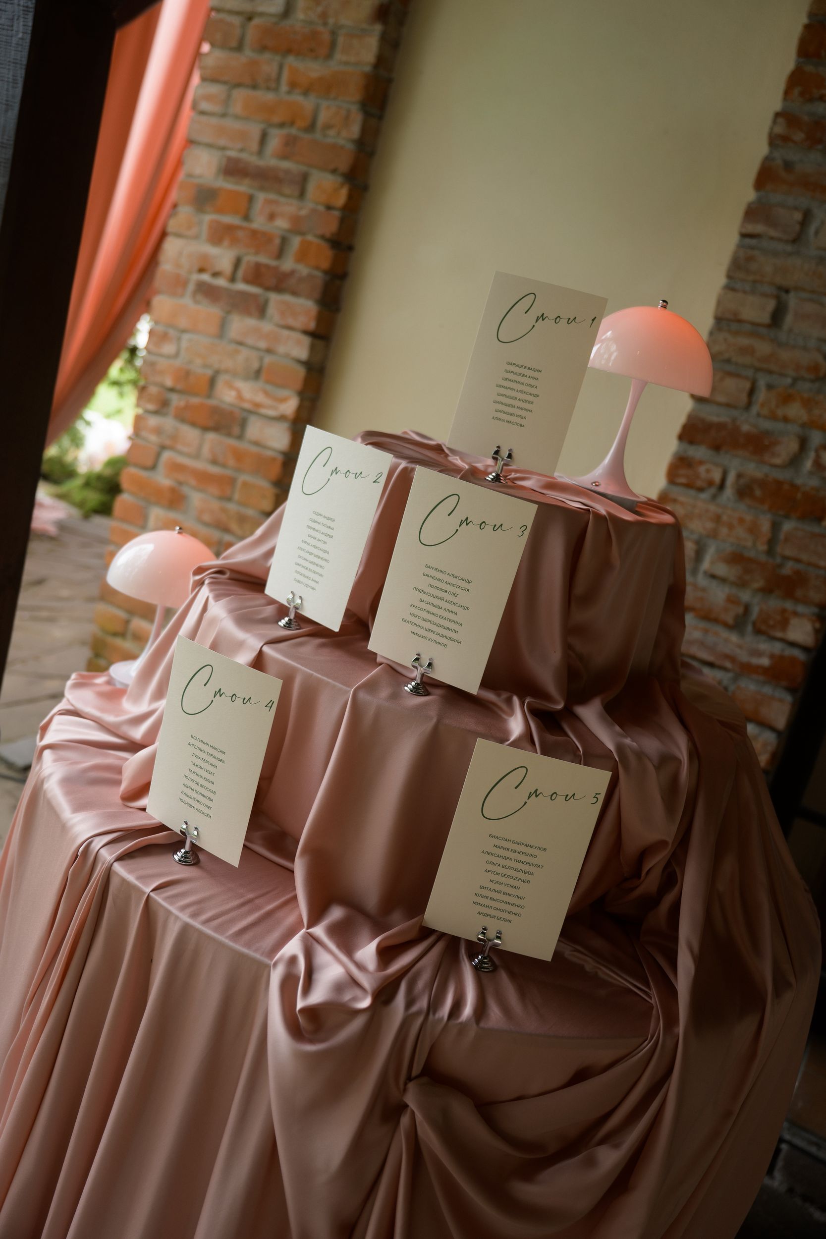 spring escort card table