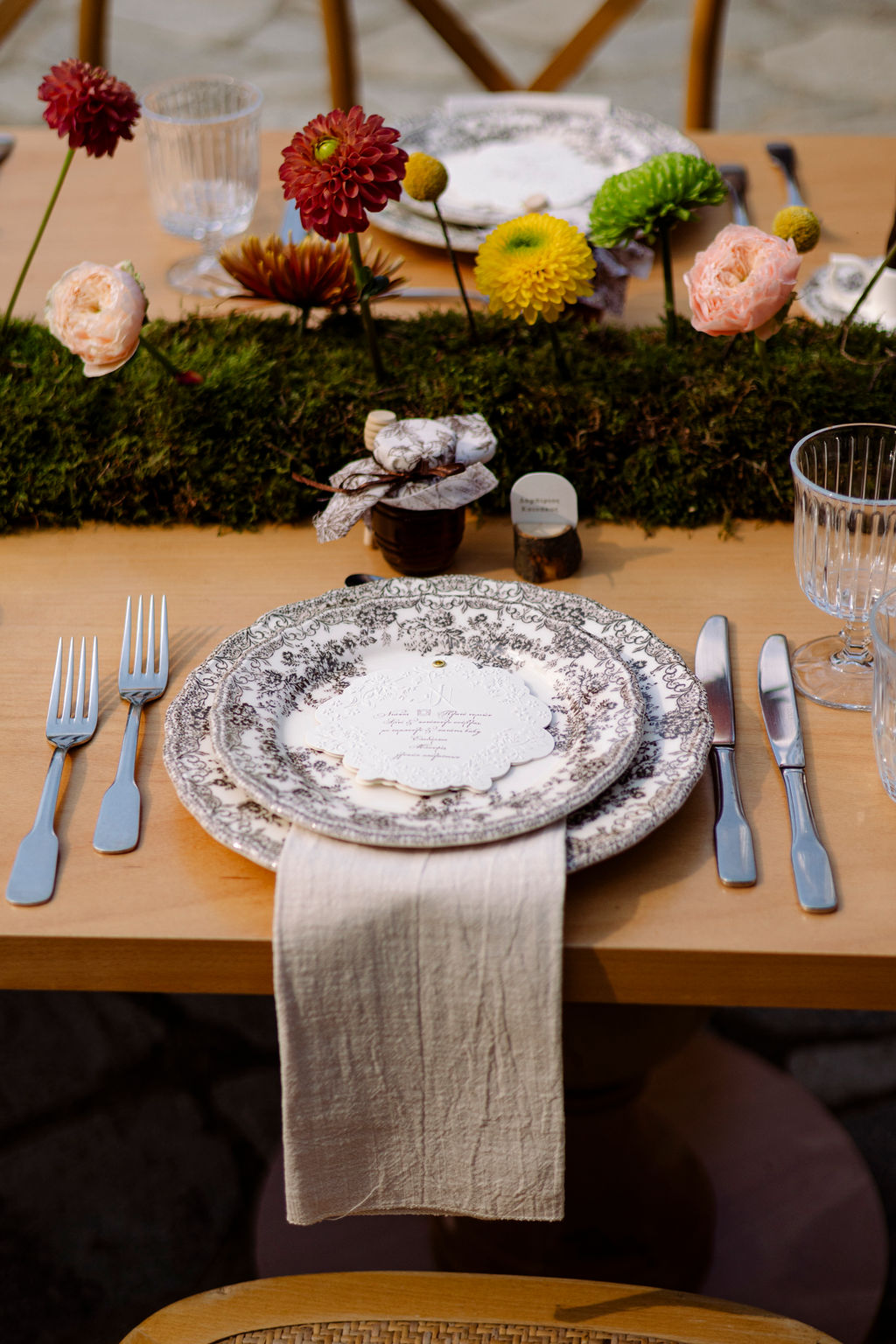 Relaxed and elegant destination wedding celebration in the mountains of Greece